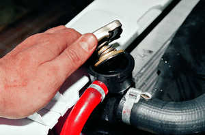 Ремонт системы охлаждения двигателя: сколько необходимо тосола в ВАЗ-2106 для замены