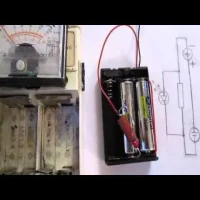 Заряд у автомобильного аккумулятора