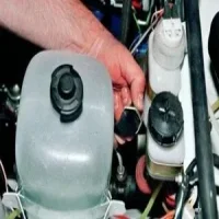 Замена охлаждающей жидкости: сколько тосола лить в ВАЗ 2107