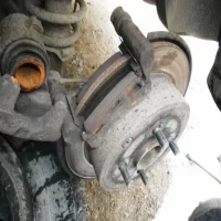 Тормозные колодки на Nissan Primera