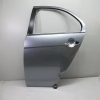 Выбор передних и задних дверей на Toyota Corolla 150