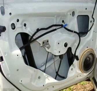 Обшивка двери на Chevrolet Cruze