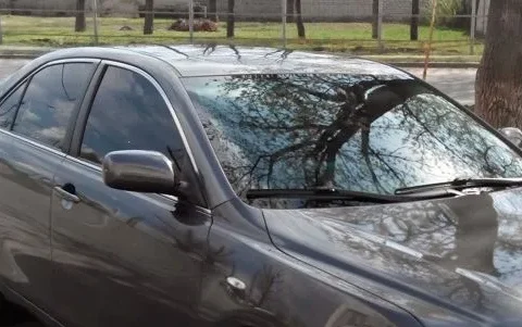 Лобовое стекло на Camry 40