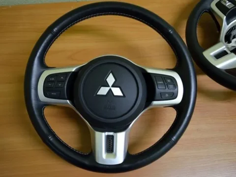 Снятие и установка руля на Lancer 10
