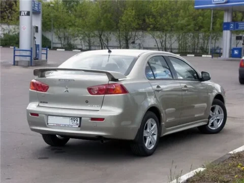 Спойлер на Lancer X