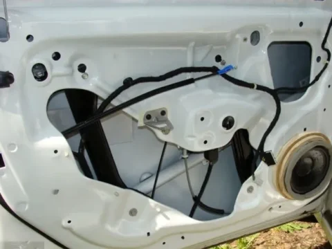 Обшивка двери на Chevrolet Cruze