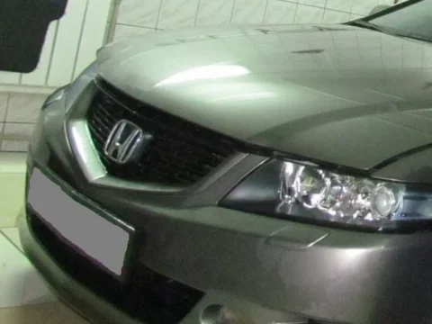 Передний бампер на Honda Accord 7