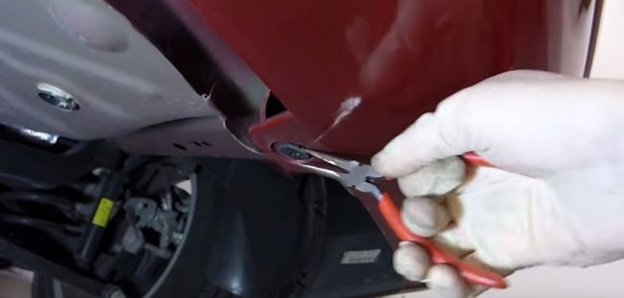 Как снять вентилятор охлаждения на Chevrolet Cruze. Как снести задний бампер, диффузор и откидные пороги?