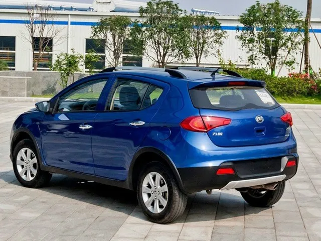 Вид сзади на Lifan X50