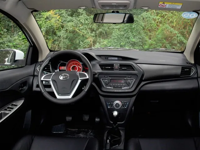 Внешний вид салона автомобиля Lifan X50