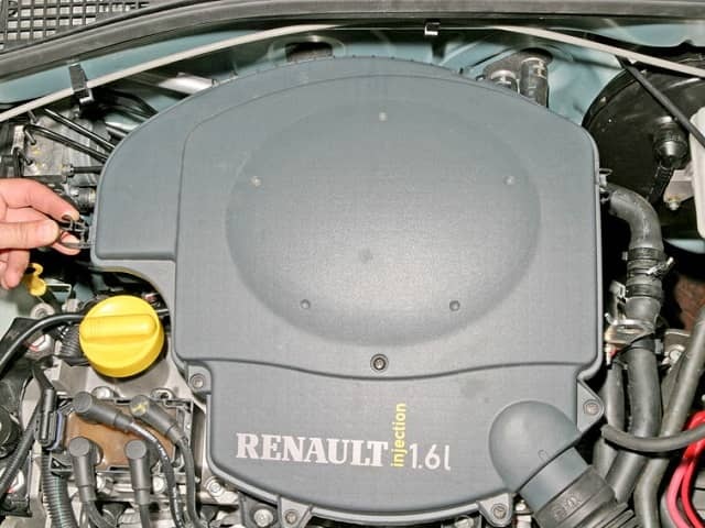 Воздушный фильтр Renault Logan