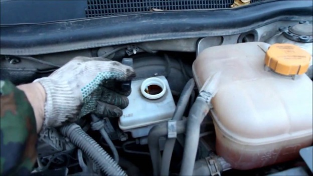 Тормозная жидкость на в Opel Astra h