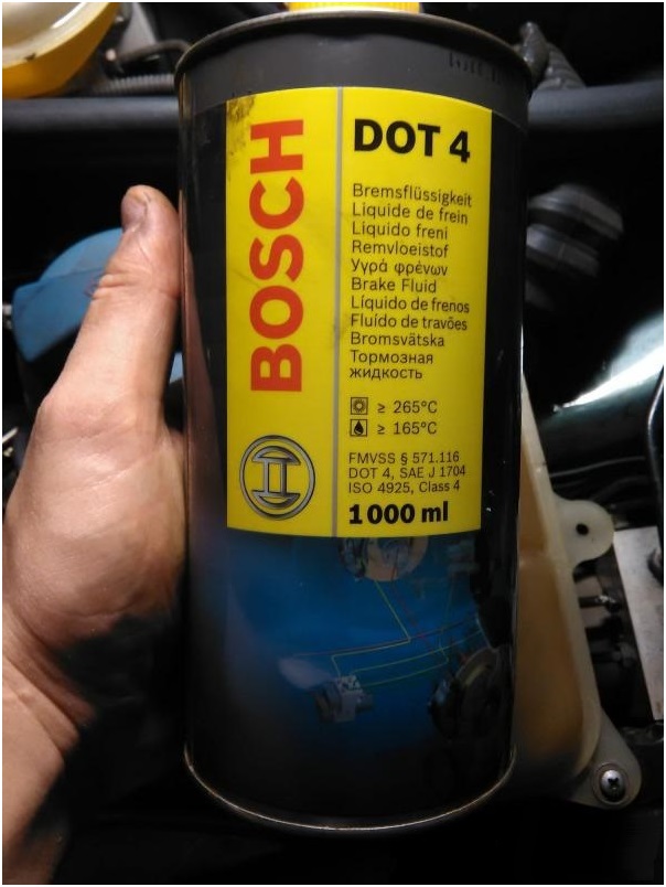 Приобретенная тормозная жидкость Bosch